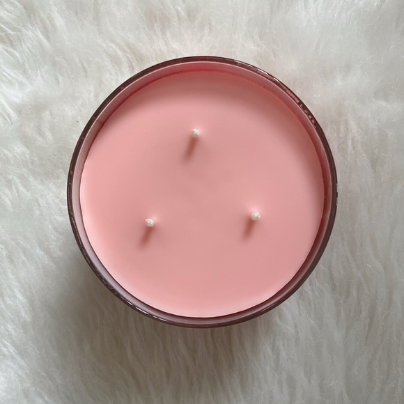 Yankee Candle Pink Sands 18 oz - Picture 3 of 5